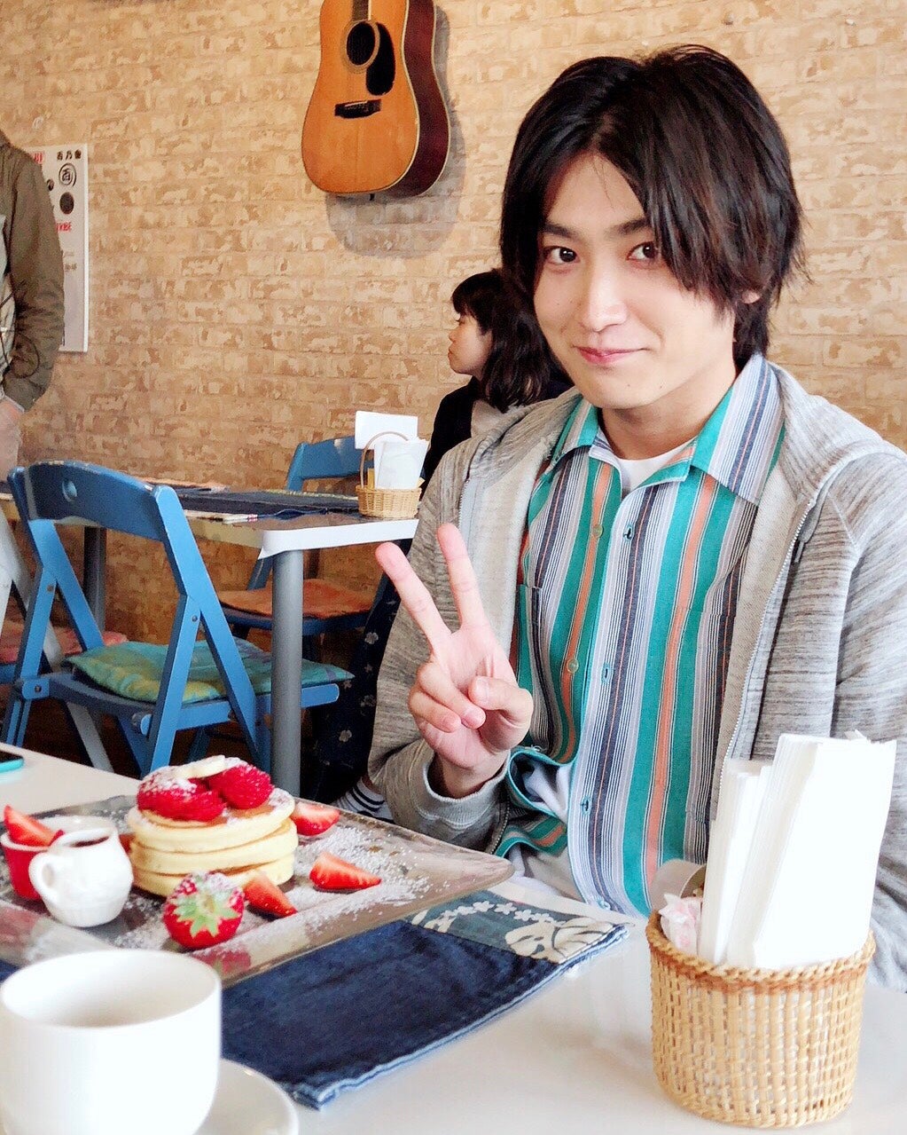 パンケーキを食べた金子大地（提供写真）