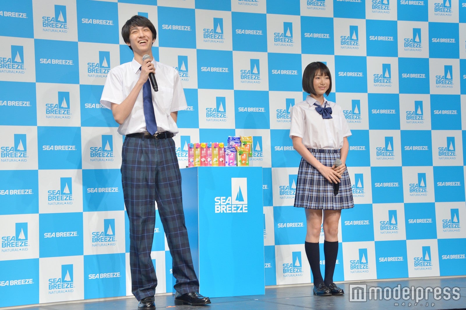 （左から）古川毅、池間夏海 （C）モデルプレス