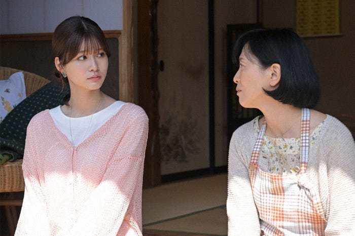 生見愛瑠「くるり~誰が私と恋をした?~」第5話より(C)TBS