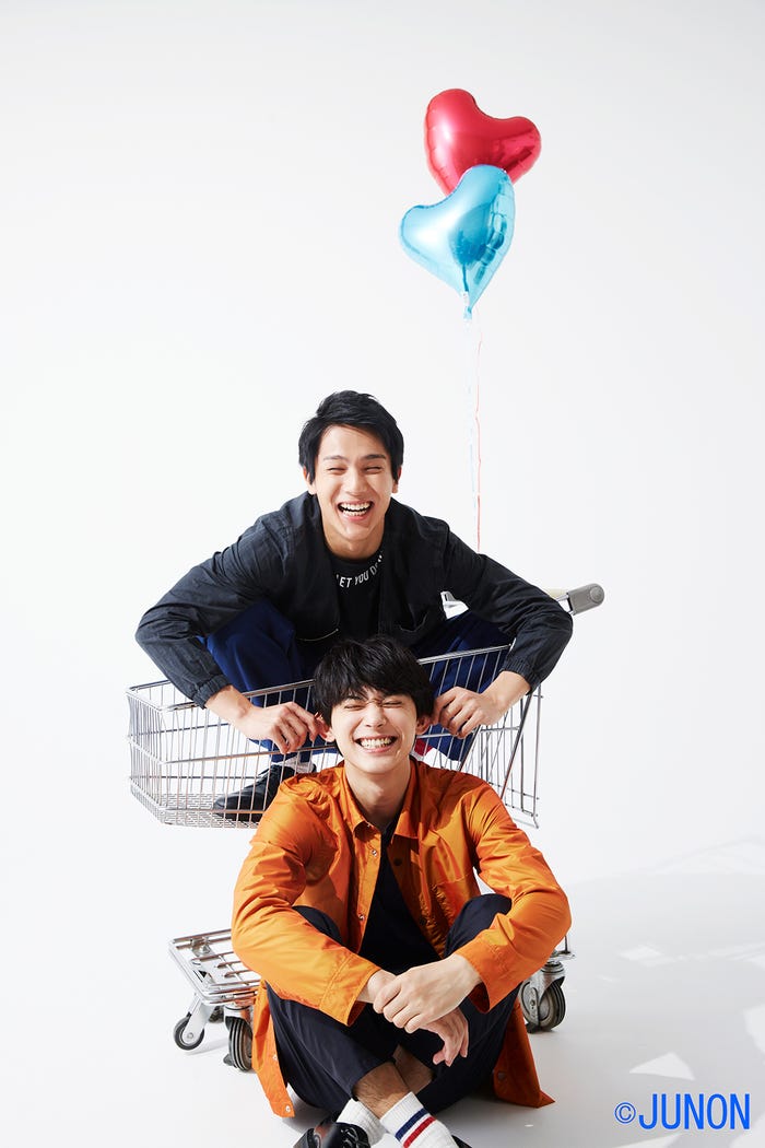 吉沢亮、中川大志/「JUNON」9月号より(画像提供:主婦と生活社)