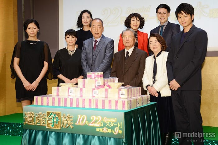 (前列左より)榮倉奈々、余貴美子、岸部一徳、伊東四朗、岸本加世子、向井理(後列左より)板谷由夏、室井滋、鈴木浩介