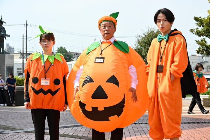 山田杏奈、光石研、菊池風磨『ゼイチョー ~「払えない」にはワケがある~』(C)日本テレビ