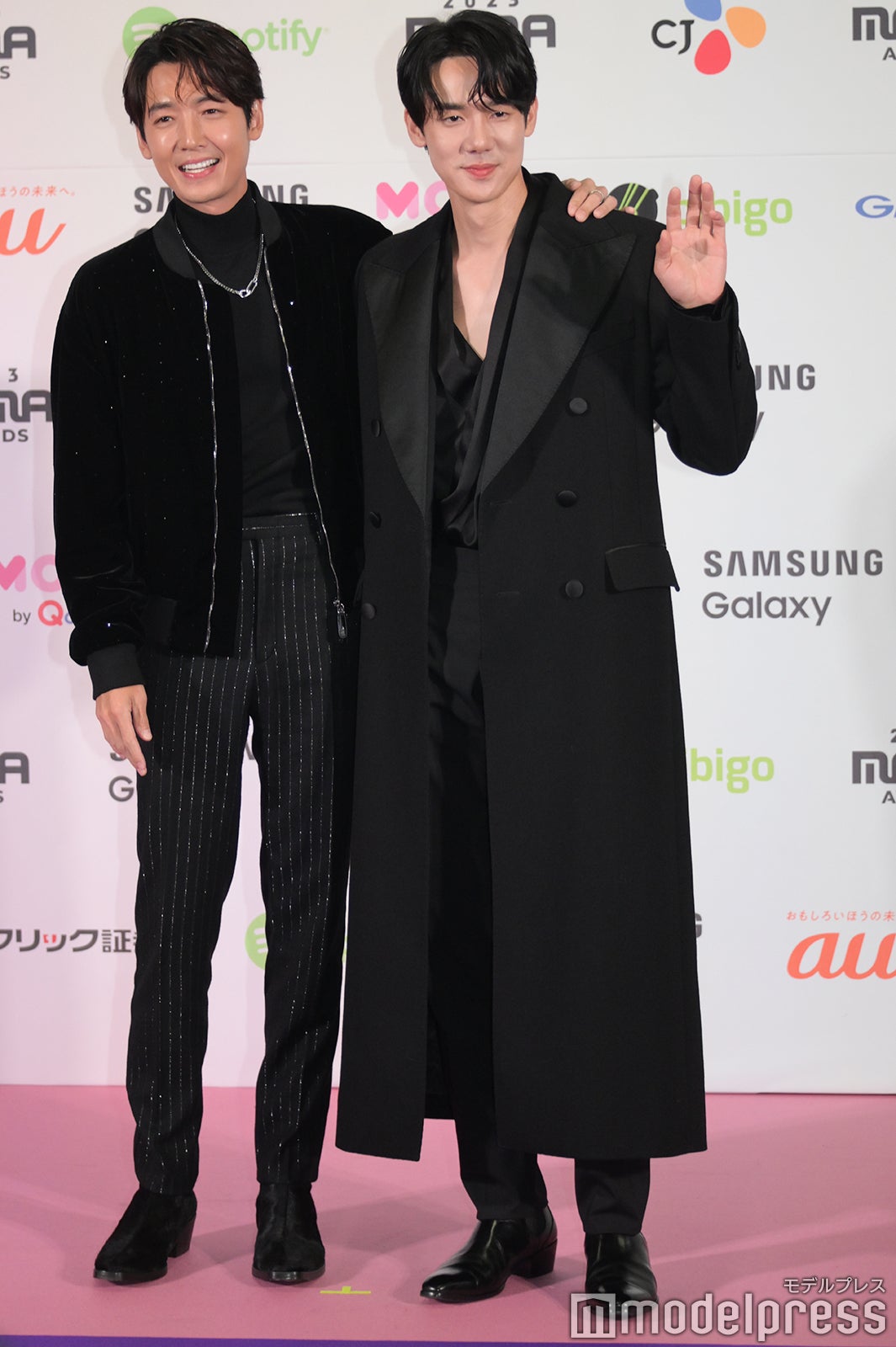 チョン・ギョンホ、ユ・ヨンソク（C）モデルプレス