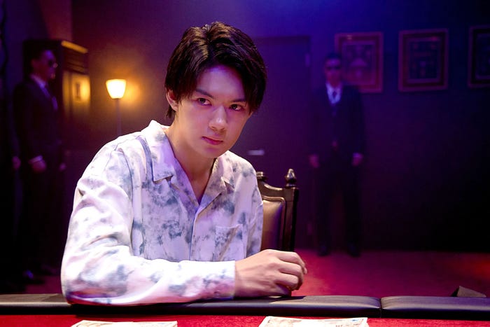 佐野勇斗 (C)迫稔雄/集英社(C)2022映画「嘘喰い」製作委員会(C)エイベックス通信放送