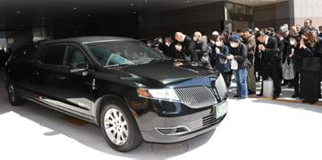 元大関若嶋津さん葬儀・告別式 みづえ夫人は涙止まらず「俺は相撲しか知らない。“相撲人生”だった、とずっと言っておりました」