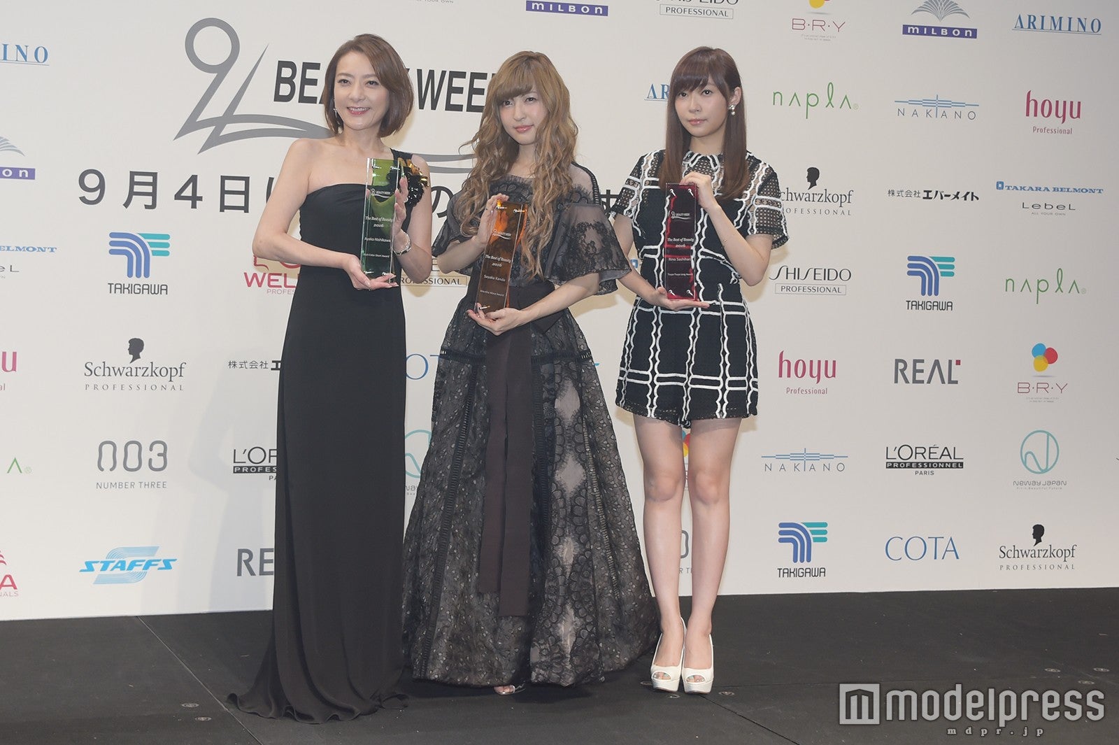 （左から）西川史子、神田沙也加、指原莉乃（C）モデルプレス