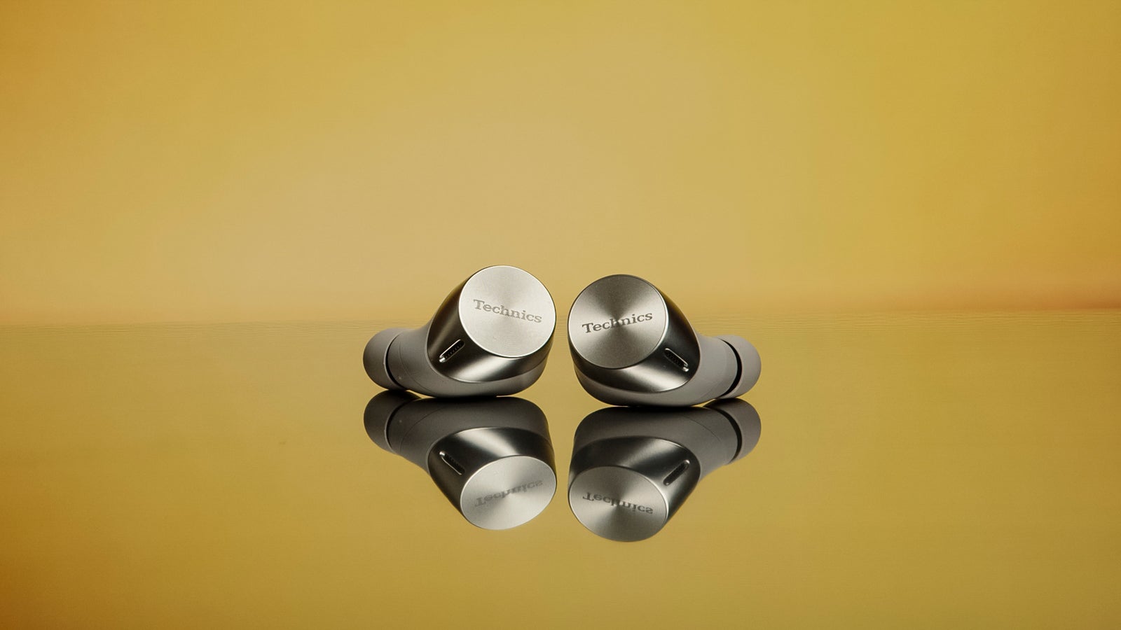 EAH-AZ60 シルバー（提供画像）