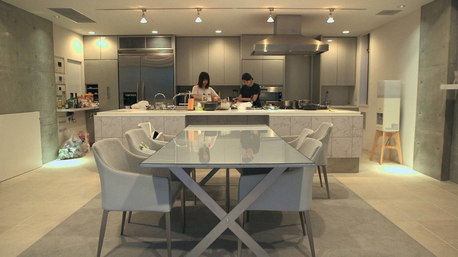 理子、美咲『TERRACE HOUSE BOYS ＆ GIRLS IN THE CITY』35th WEEK（C）フジテレビ／イースト・エンタテインメント