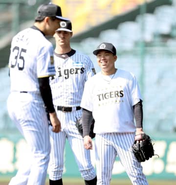 阪神・村上 坂本とのブランク心配無用 「そんなに困ることはない」 20日にシーズン前最後の登板へ