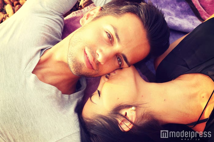 上手に男性を褒めて愛される女性に(photo-by-rdrgraphe/Fotolia)