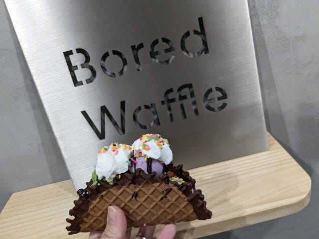 【大阪】ジェラートが5つも入ってる…！絶対食べておきたい「絶品ワッフルサンド」