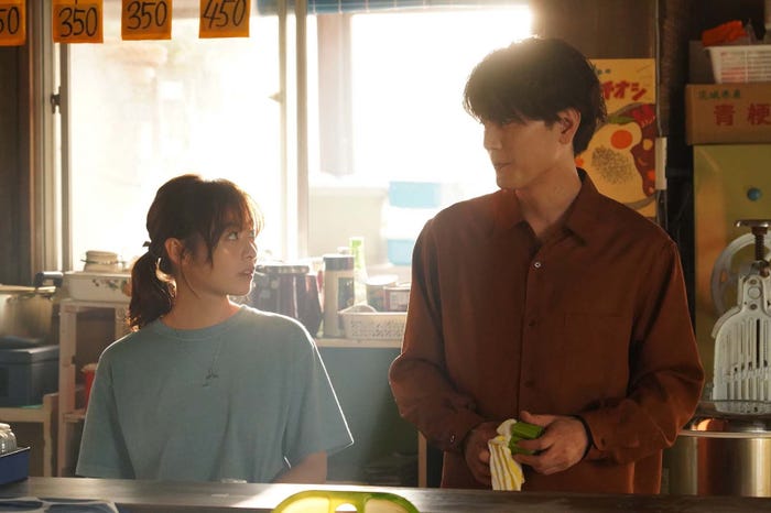 森七菜、間宮祥太朗「真夏のシンデレラ」第6話より(C)フジテレビ