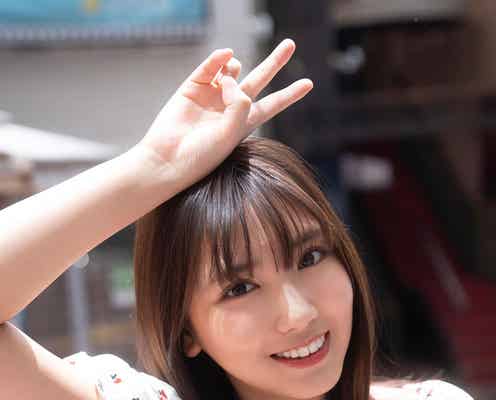 沢口愛華、美谷間チラリ ビビットなピンク衣装で渋谷へ