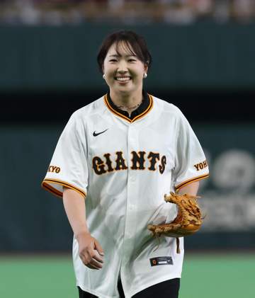 「巨人ファンやったんか」東京D降臨の23歳女子ゴルファーが圧巻ノーバンストライク投球 ドーム騒然「ナイスピッチ」「知らんかった」