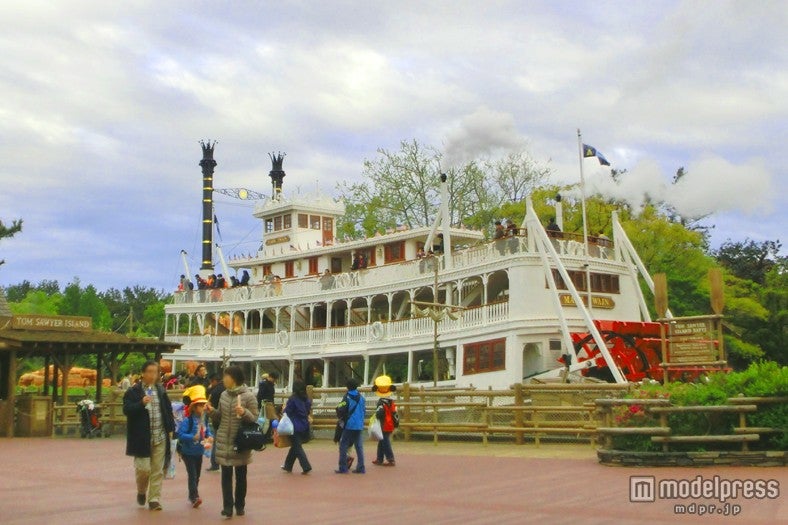 トムソーヤ島の周りアメリカ河では「マークトゥエイン号」が周遊
