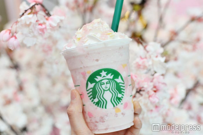さくら ストロベリー ピンク もち フラペチーノ(R) (C)モデルプレス
