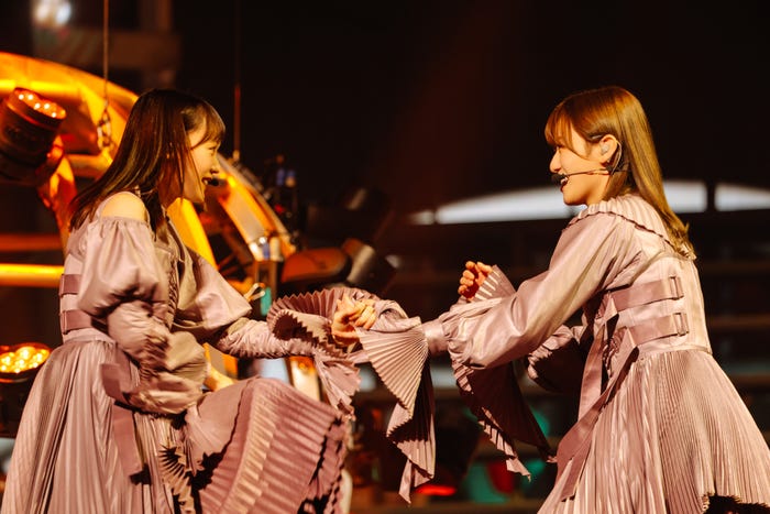 増本綺良、守屋茜/櫻坂46「1st YEAR ANNIVERSARY LIVE」(C)上山陽介