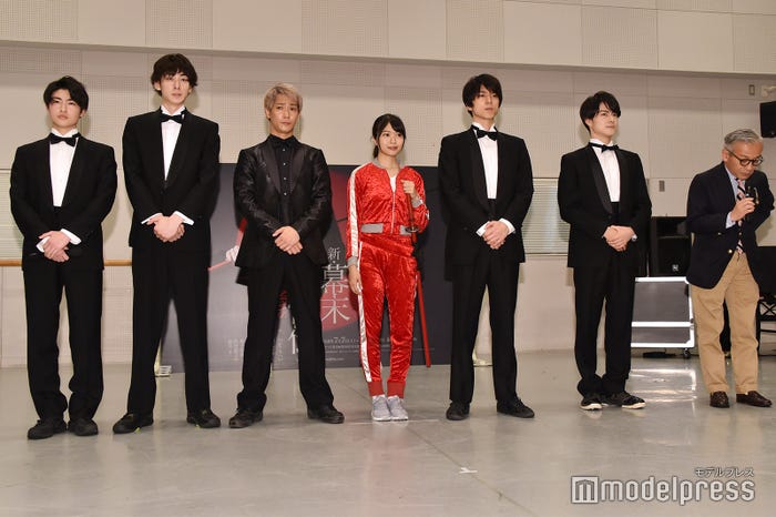 <左より>増子敦貴、田中涼星、味方良介、北原里英、小松準弥、松村龍之介、河毛俊作氏 (C)モデルプレス