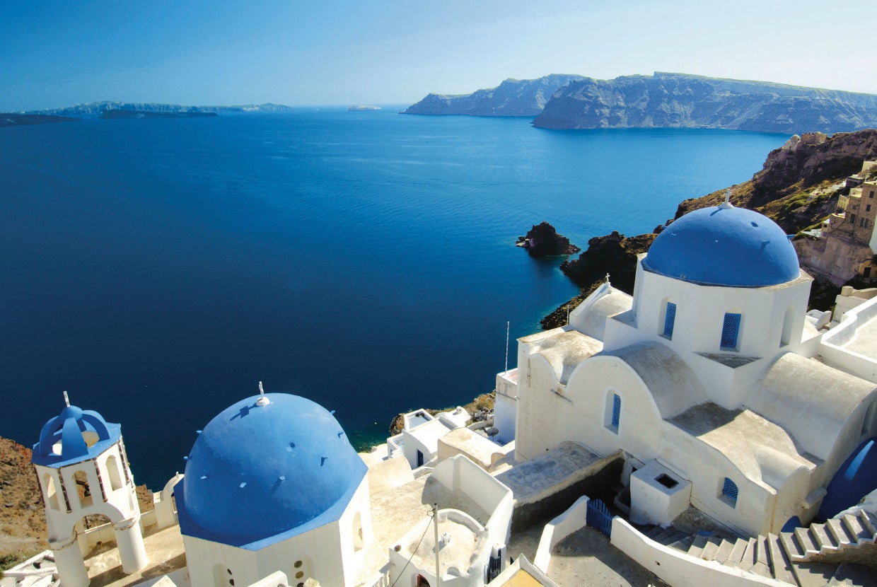 青と白が映えるギリシャのサントリーニ島／MSC Cruises S.A.