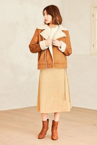 レースアップスエードラップデザインスカート「Re:EDIT by GALSTAR」4,998円（税込）／画像提供：Re:EDIT by GALSTAR