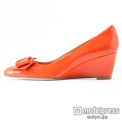 パテントウェッジパンプス　画像提供：「PREMIUM BRAND Avenue」11,340円（税込）