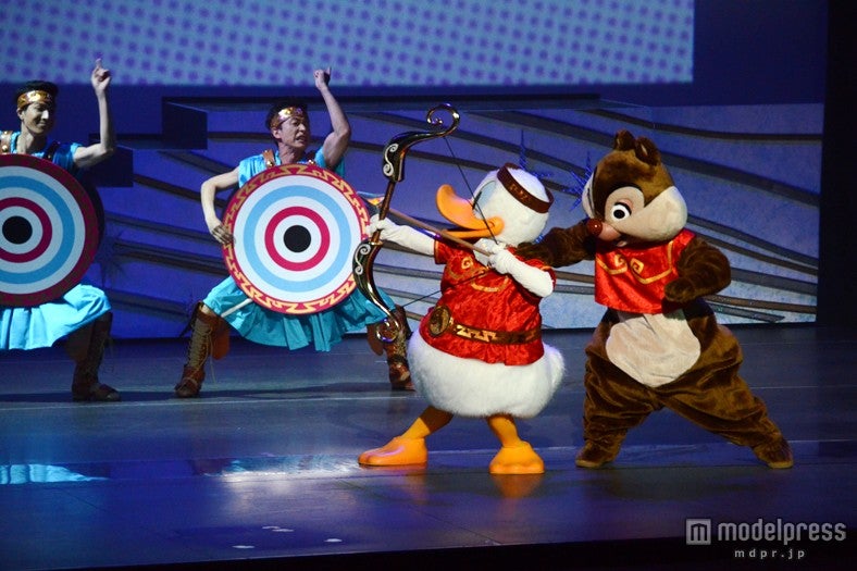 弓矢の練習をするドナルド／「七夕ウィッシング2014」