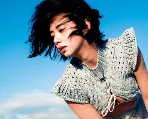 池田エライザ、色気溢れる美ボディ披露 ファースト写真集発売