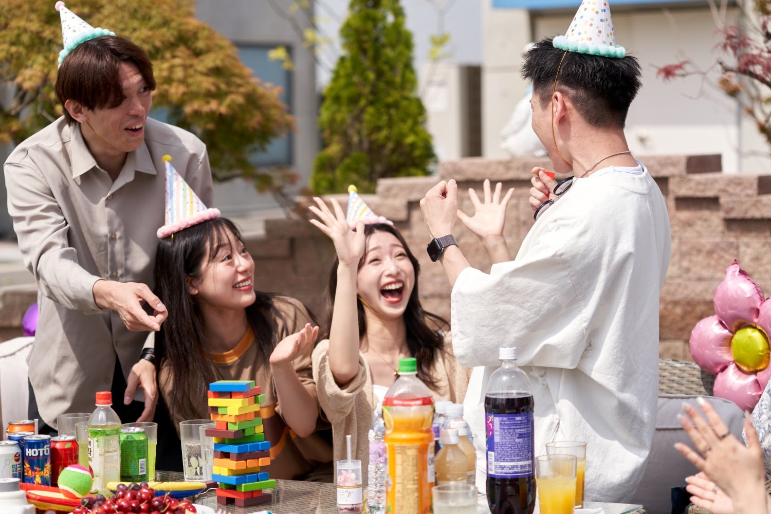 タカ、チカ、カナエ、タイスケ「GIRL or LADY ～私が最強～」第1話（C）AbemaTV, Inc.