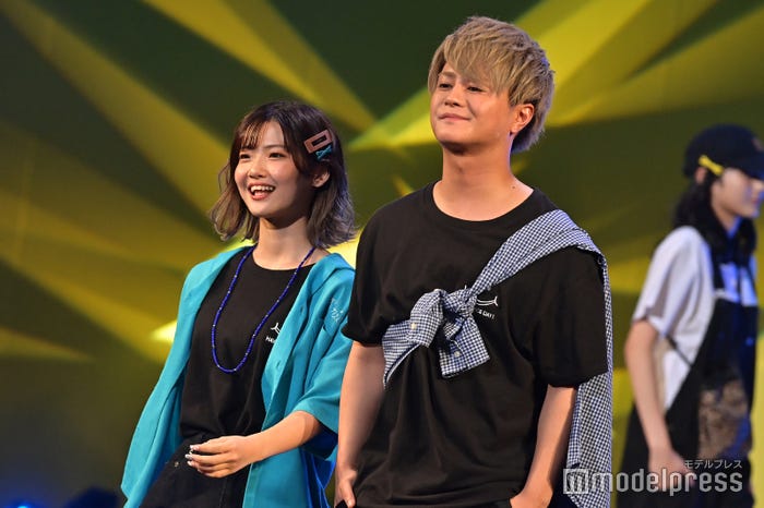 あみか、こたつ (C)モデルプレス