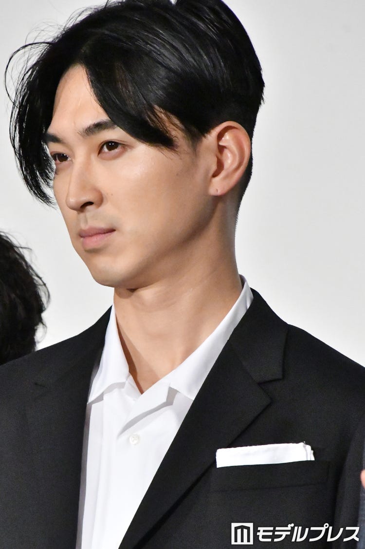 画像6 7 松田翔太 ロンドンでの一服ショット公開 絵になる 雰囲気違くてカッコイイ と反響 モデルプレス