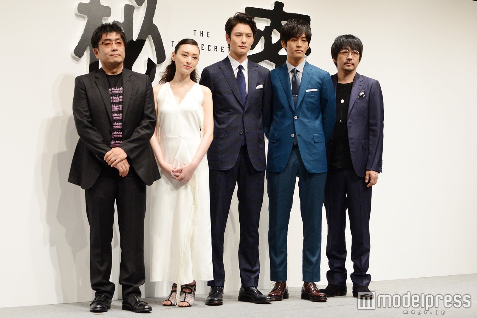 （左から）大友啓史監督、栗山千明、岡田将生、松坂桃李、大森南朋（C）モデルプレス