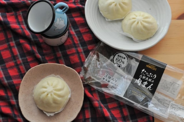 成城石井の「たっぷり6割具材の肉まん」テーブルコーディネート