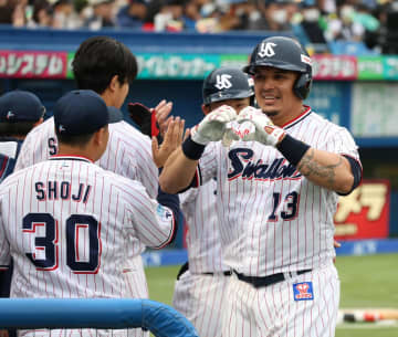 ヤクルト 今年初の本拠地ゲームで快勝 打線が12安打11得点 吉村は5回無失点