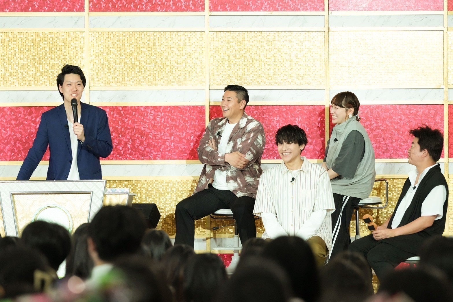 （左から）粗品、長田庄平、小森隼、丸山礼、松尾駿（C）フジテレビ