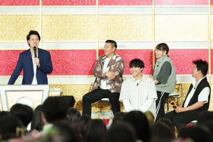 (左から)粗品、長田庄平、小森隼、丸山礼、松尾駿(C)フジテレビ