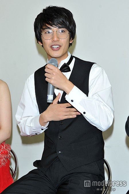 画像6/7) 注目の美女・清野菜名、胸元セクシードレスで魅了 独自のLOVE