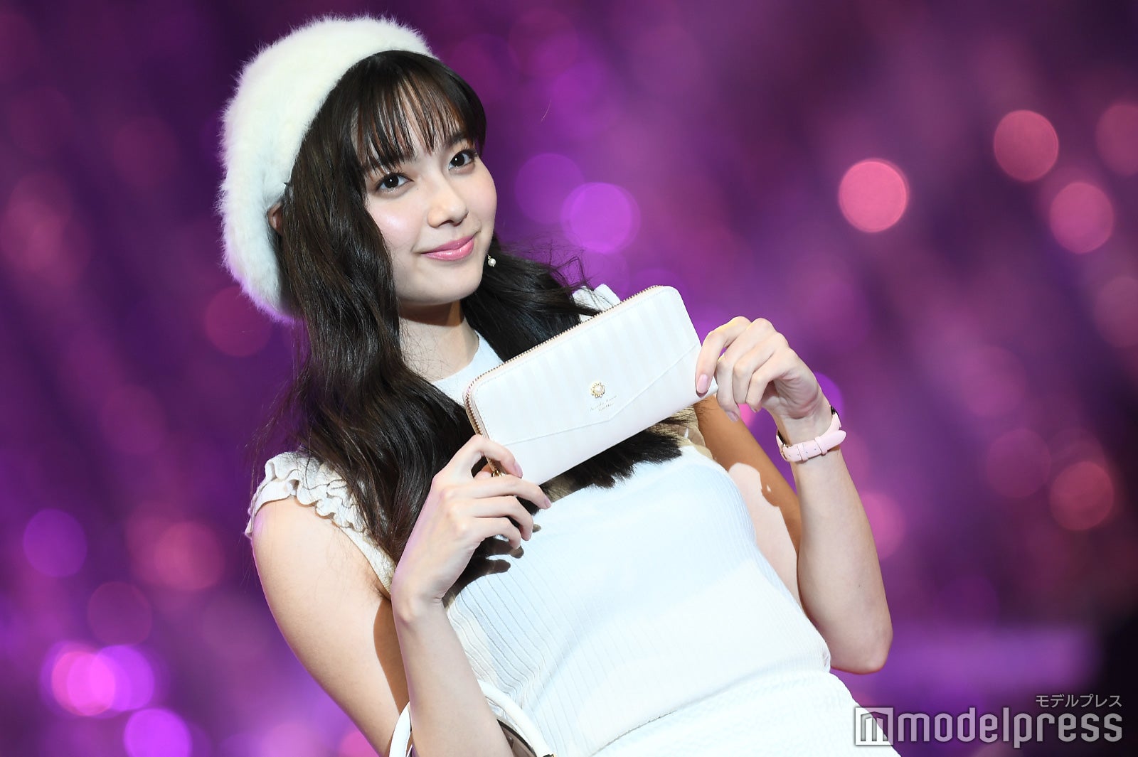 滝沢カレン・新川優愛ら看板モデル、ホワイトコーデで集結 ファンサービスたっぷりランウェイで沸かす