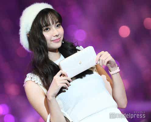 滝沢カレン・新川優愛ら看板モデル、ホワイトコーデで集結 ファンサービスたっぷりランウェイで沸かす