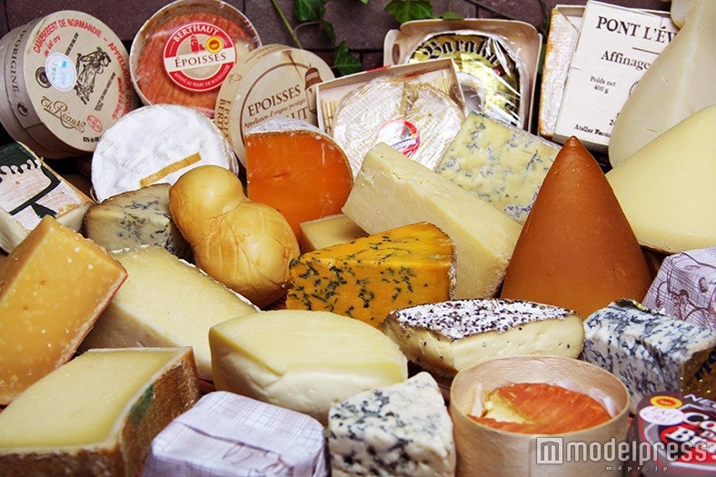 各種チーズの量り売り10ｇ200円～、お勧めチーズセット3種盛り 900円（C）ハウステンボス／J−17026
