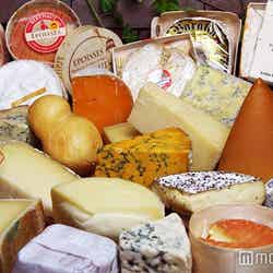 各種チーズの量り売り10ｇ200円～、お勧めチーズセット3種盛り 900円（C）ハウステンボス／J−17026