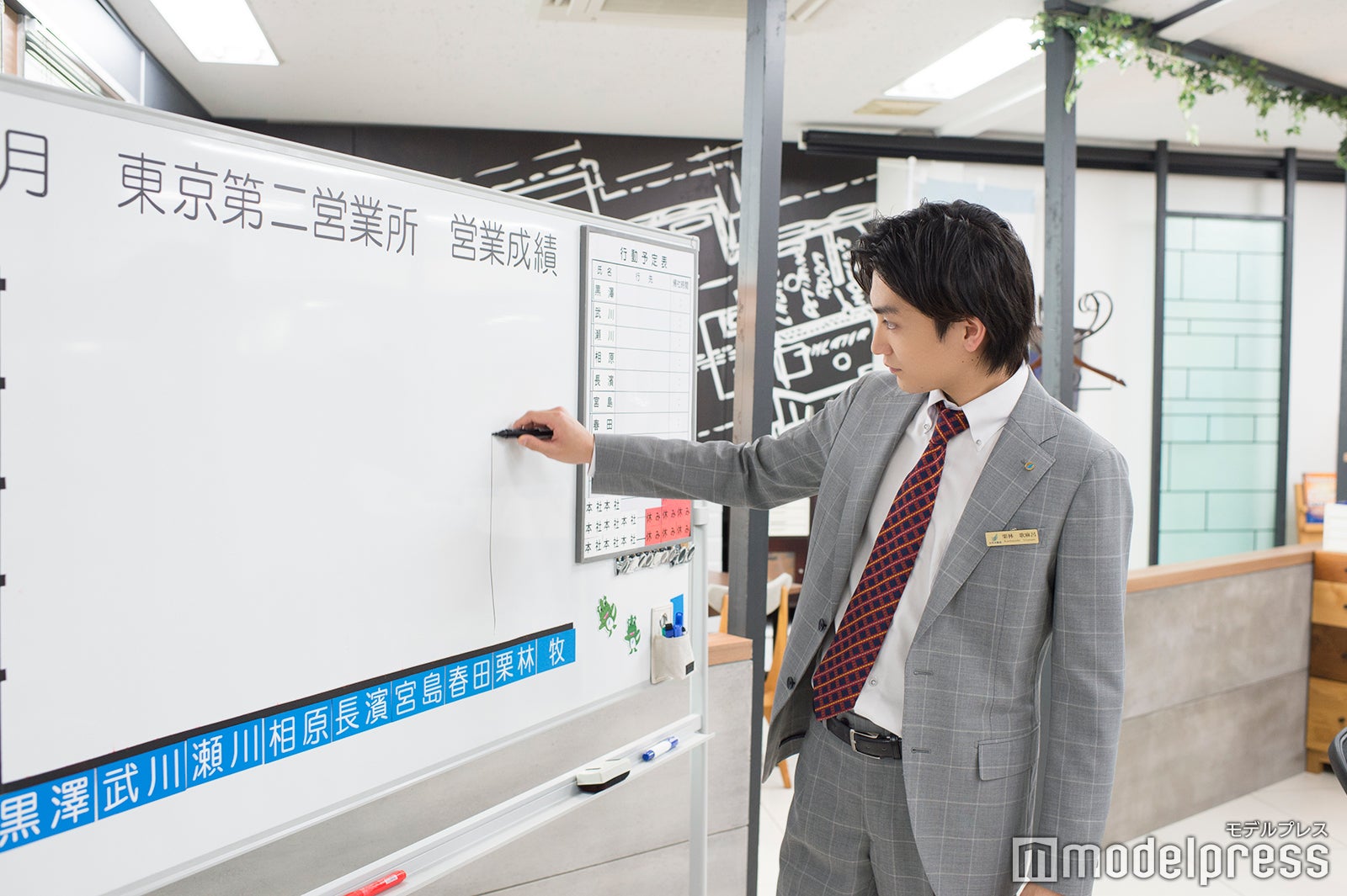 「特にお気に入りの場所は？」と聞くと静かにホワイトボード前に移動