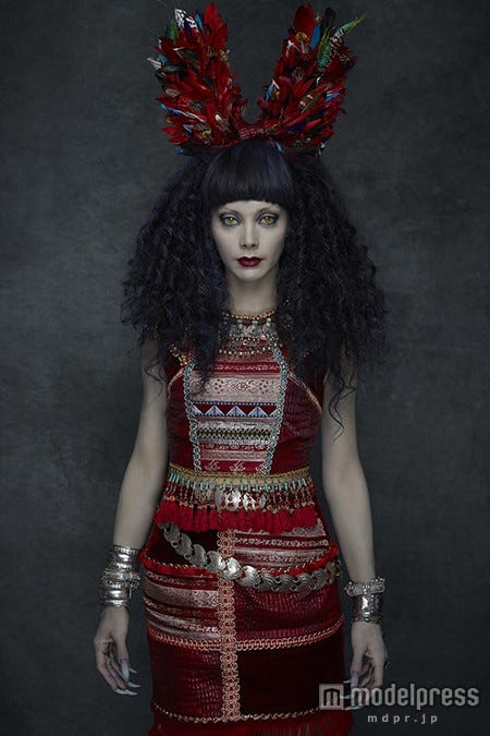 猫むすめに扮した土屋アンナ