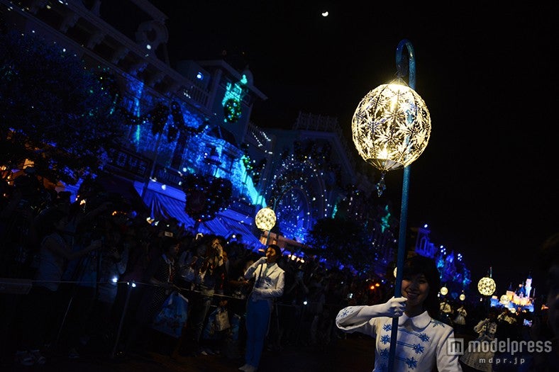 「フローズン・クリスマスツリー・ライトニング・セレモニー」