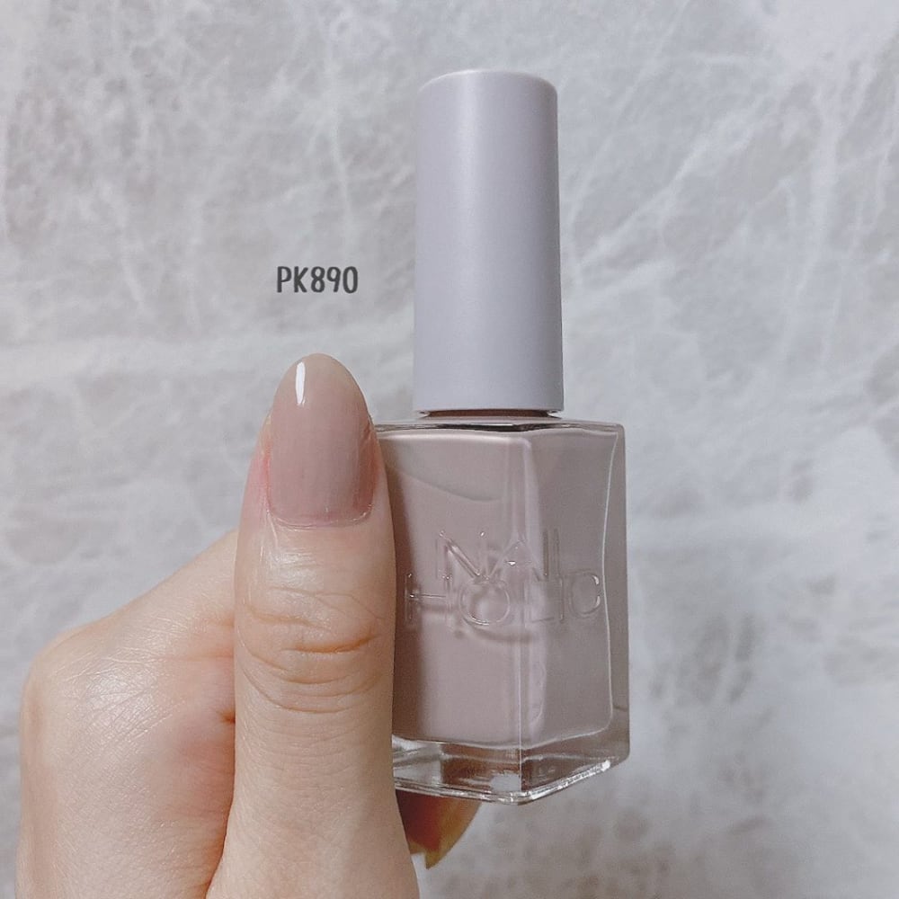 NAILHOLIC