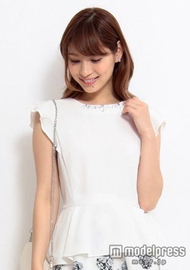 ペプラムブラウス「Apuweiser-riche」15,120円(税込)