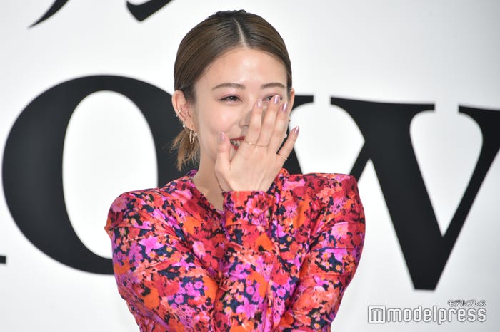 町田啓太に秘密をバラされ涙目になる高畑充希(C)モデルプレス