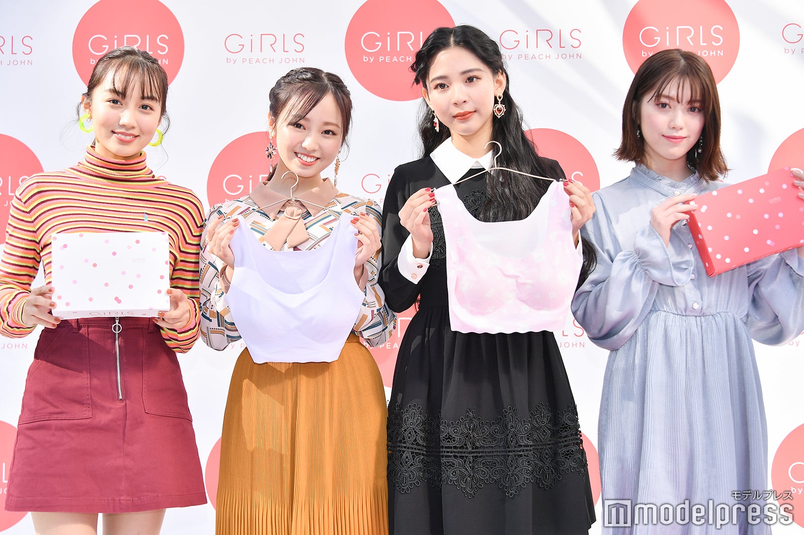 （左から）黒木ひかり、今泉佑唯、ミチ、中野恵那（C）モデルプレス