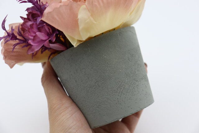 ダイソー アレンジフラワーポット(ノーブル) ダイソーのセメント鉢みたいなアレンジフラワーポット(ノーブル)