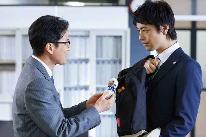 斎藤工(右)(C)テレビ東京