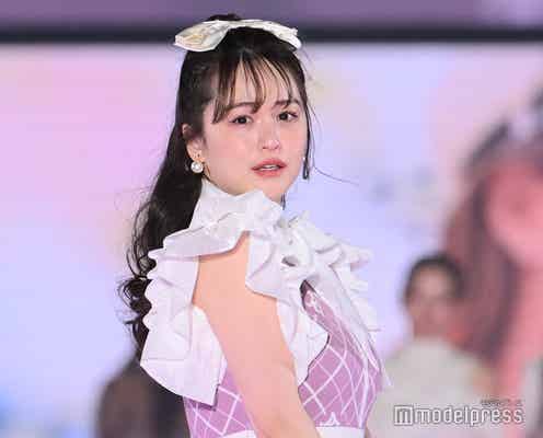 新婚のゆうこす、美脚披露 “幸せ全開”笑顔でランウェイ飾る<関西コレクション 2023 S/S>